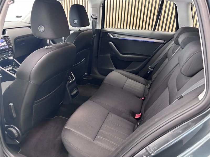 Škoda Octavia TDI ELEGANCE - fotka 18 z 26