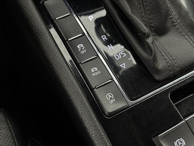 Škoda Superb 2,0 DSG L&K DPH NZ.TOP DCC TZ - fotka 28 z 49