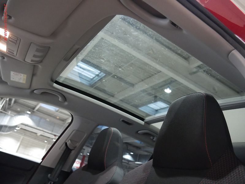 Škoda Rapid (2014) 1.2 TSI, ČR, Ambition, panor - fotka 15 z 17