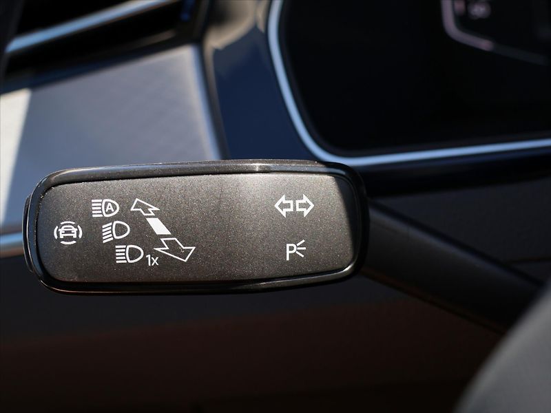 Volkswagen Passat 2,0 TDI DSG Matrix Virtual DPH - fotka 22 z 37