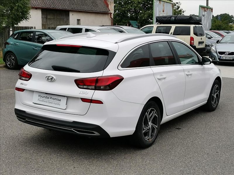 Hyundai i30 1,0 T-GDI Smart kombi - fotka 4 z 20