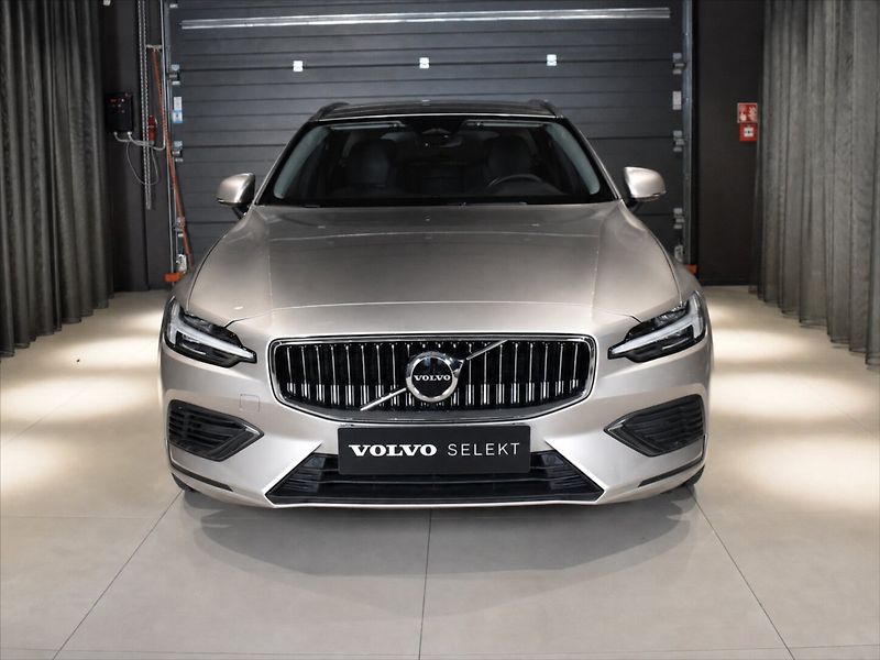 Volvo V60 2,0 T6 AWD Core - fotka 7 z 26