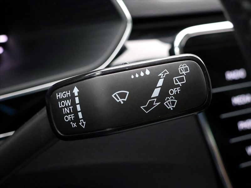 Škoda Superb 2,0 TDI 147kW DSG 4x4 L&K DPH - fotka 23 z 44