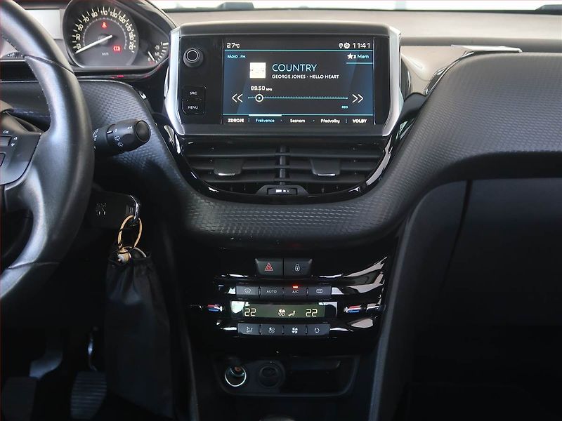 Peugeot 2008 (2019) 1.2 PureTech, Tempomat - fotka 12 z 15