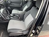 Dodge Nitro 2.8 CRD 4x4 Automat - náhled 9
