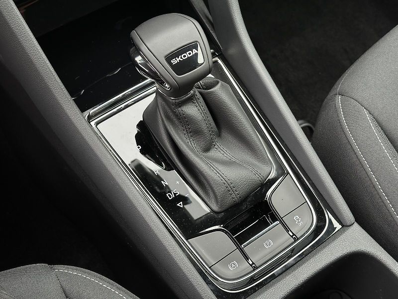 Škoda Karoq 1.5TSi DSG 150PS LED V.Cockpit - fotka 28 z 38