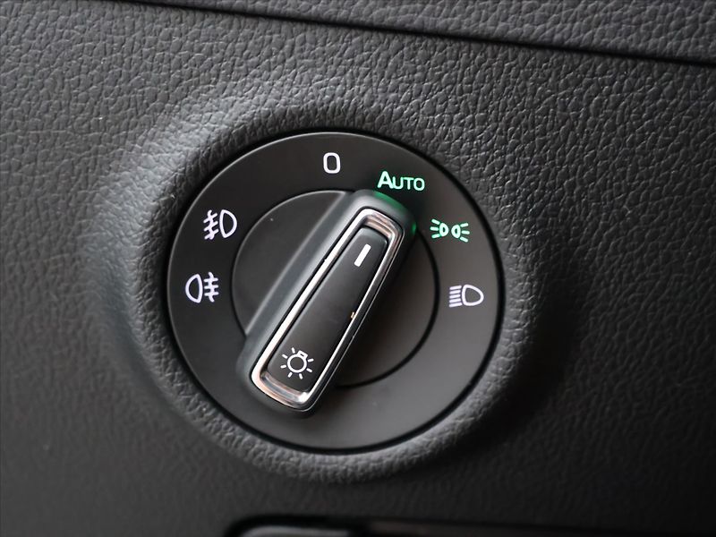 Škoda Superb 2,0 TDI 140kW 4x4 DSG L&K DPH - fotka 17 z 37