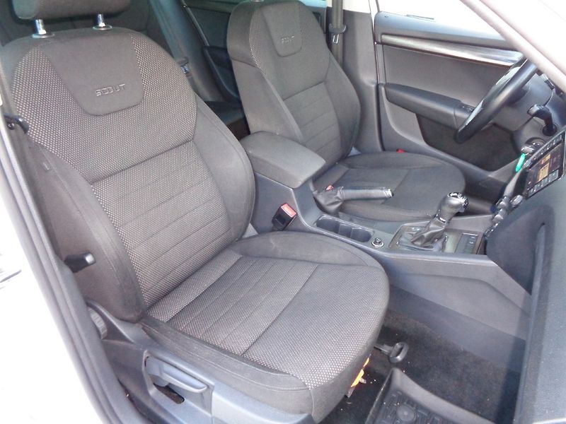 Škoda Octavia Combi SCOUT 2.0 TDI DSG 4x4  1 - fotka 18 z 25