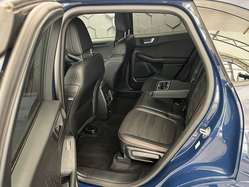 Ford Kuga 2,0 EB ST-Line 140kW AWD - fotka 33 z 55