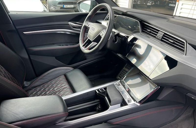 Audi Q8 e-tron 55 Sportback Q 360 Matrix Pano - fotka 16 z 36