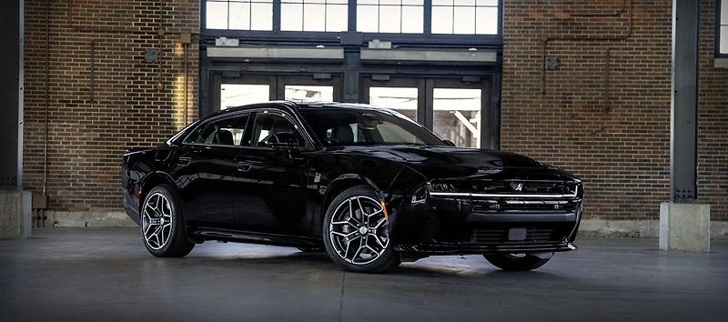 Dodge Charger (2026) 3.0 I6 420k R/T SIXPACK AWD - fotka 2 z 8