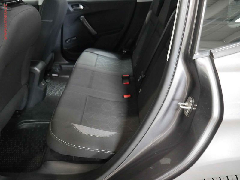 Peugeot 2008 (2017) 1.2 PT, 2.maj,ČR, servis - fotka 10 z 17
