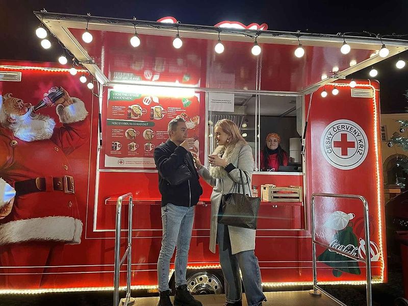 Vánoční kamion Coca-Coly se Santou dorazil do Frýdku-Místku, prosinec 2025.