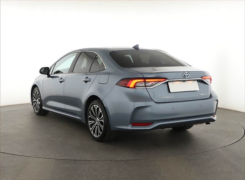 Toyota Corolla (2020) 1.8 Hybrid - fotka 4 z 15