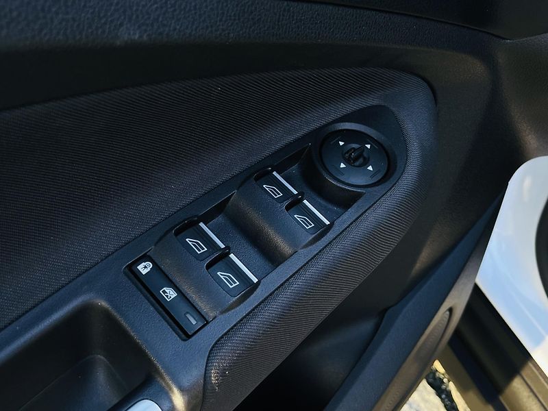 Ford Grand C-MAX 2.0TDCi MANUÁL 7MÍST SERVISKA - fotka 36 z 46