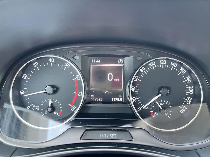Škoda Fabia JOY 1.0MPi 55kw TEMPOMAT KLIMA - fotka 18 z 42
