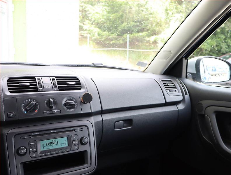 Škoda Fabia (2011) 1.6 TDI, Tempomat - fotka 8 z 15