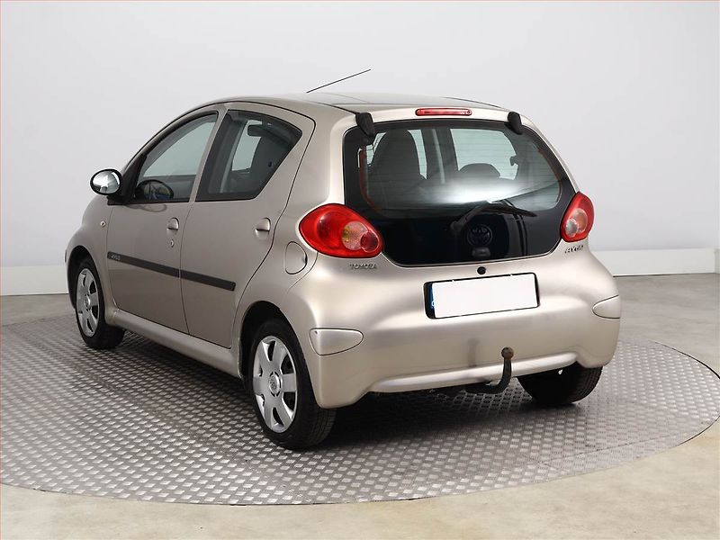 Toyota Aygo (2008) 1.0 VVT-i, nová STK, Tažné - fotka 4 z 9