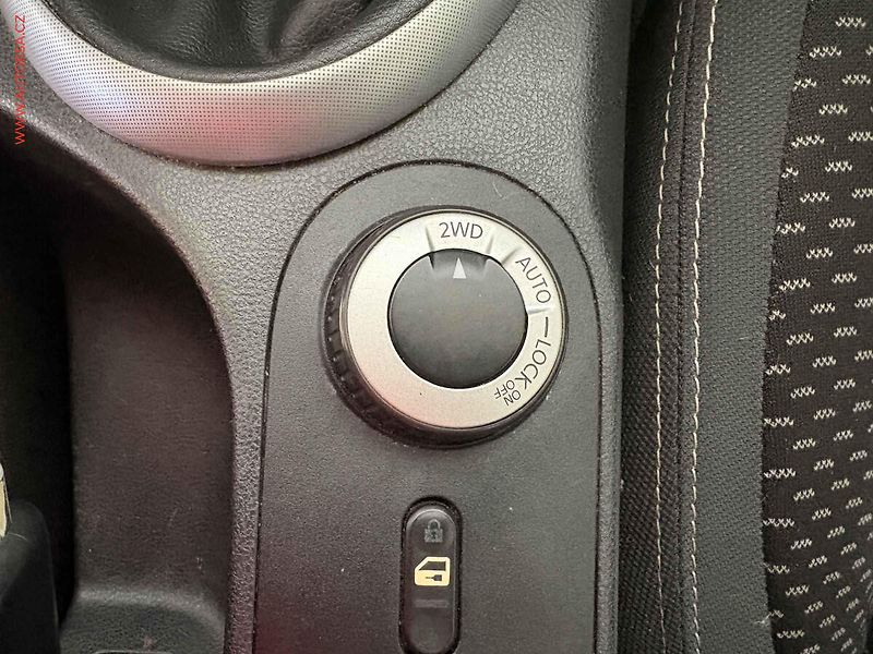 Nissan Qashqai (2008) 2.0DCi 4x4, AC, temp - fotka 15 z 15