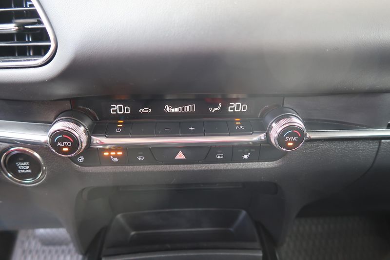 Mazda CX-30 (2021) 2,0 X186 AT AWD GT Plus, Bose - fotka 25 z 33