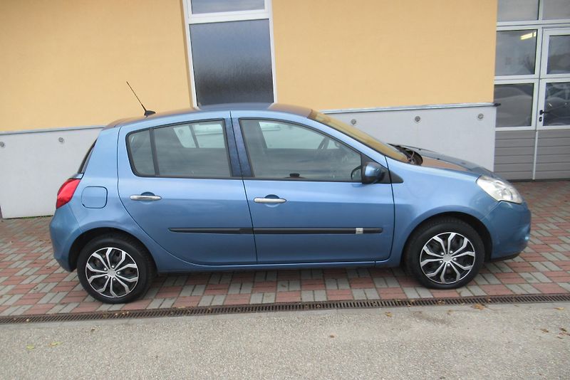 Renault Clio 1.2i  KLIMA  NAVIGACE - fotka 3 z 21