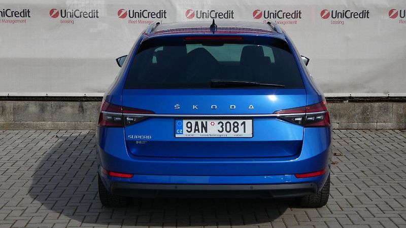 Škoda Superb Combi 1.5 TSI DSG Style - fotka 4 z 27