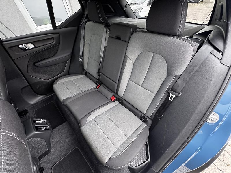 Volvo XC40 T2 FWD MOMENTUM // 1. maj. - fotka 20 z 41