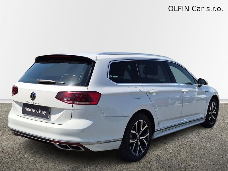 Volkswagen Passat Variant R-Line - fotka 2 z 31