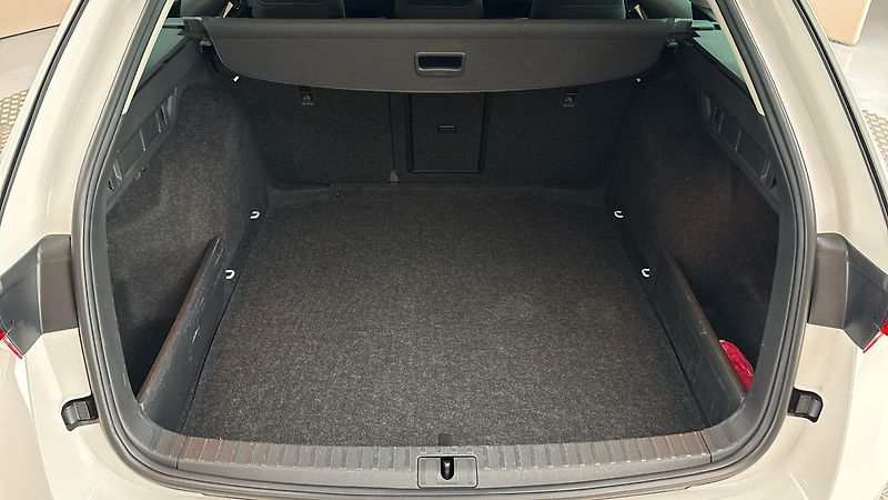 Škoda Octavia 2.0 TDI Ambition Combi - fotka 17 z 27