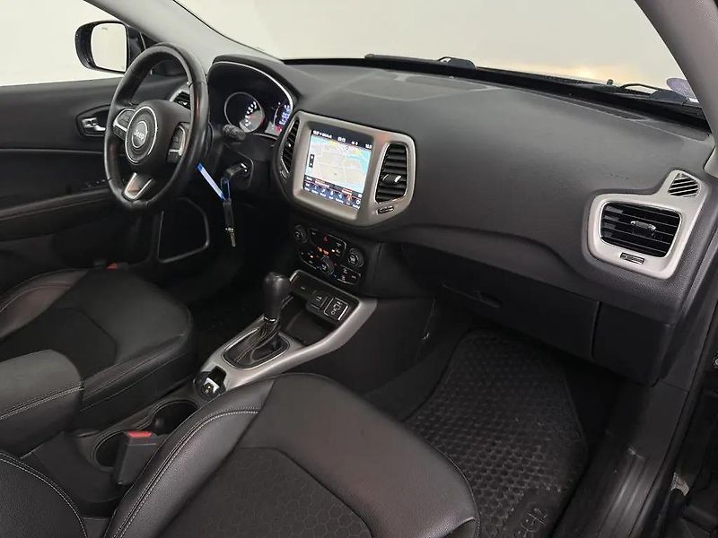 Jeep Compass 1.3T Aut. 110kW Longitude TZ  - fotka 4 z 13