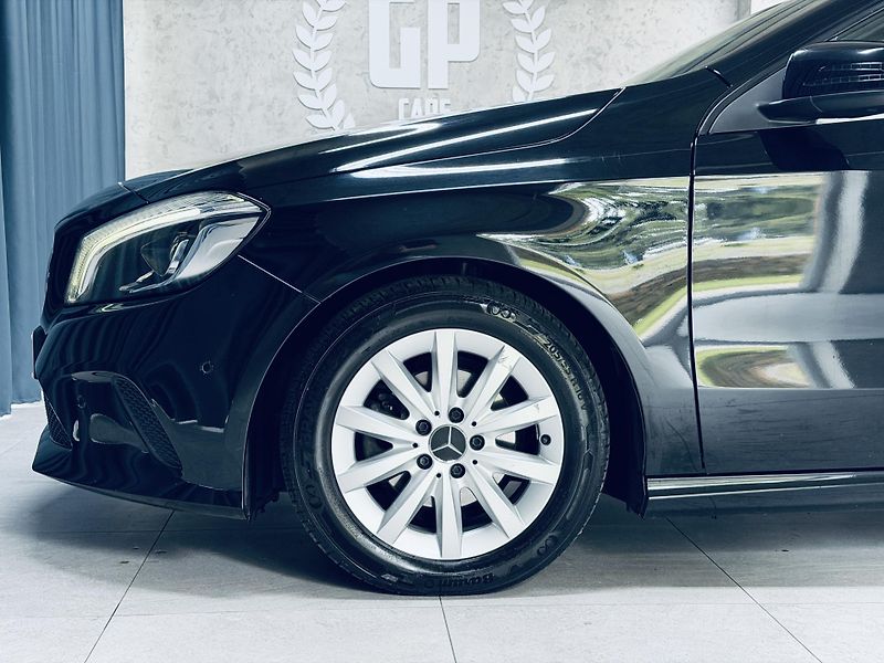 Mercedes-Benz Třídy A (2016) 180D*KAMERA*KEYLESS - fotka 11 z 39