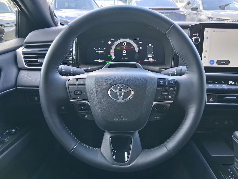 Toyota Camry EXECUTIVE 2.5 Hyb. 169 kW - fotka 11 z 40