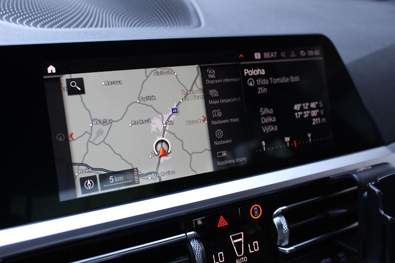 BMW Řada 3 M340i xDrive Sedan - fotka 13 z 23