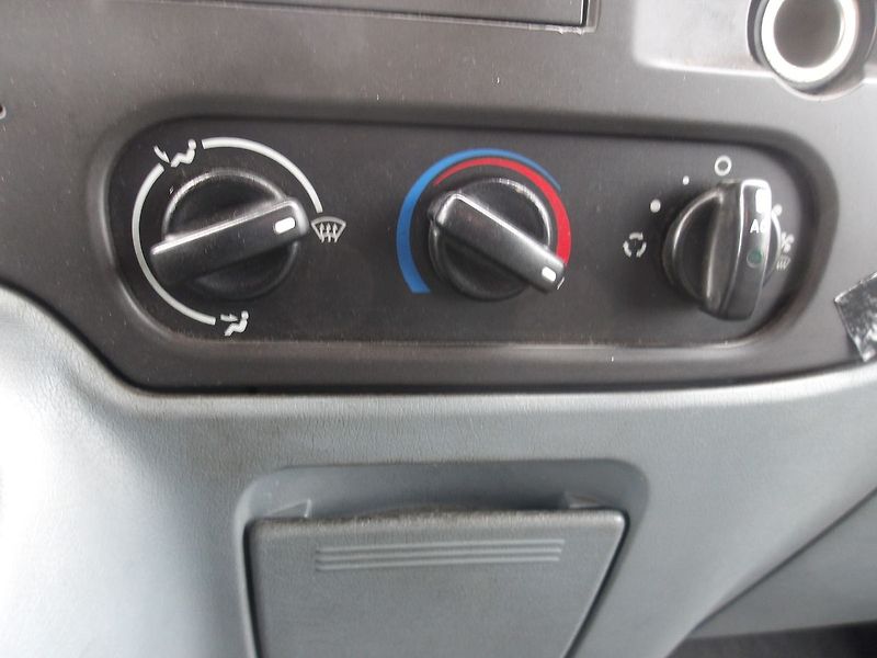 Ford Transit 2,2TDCi L2H2! 350  ČR 1.MAJ.! - fotka 19 z 26
