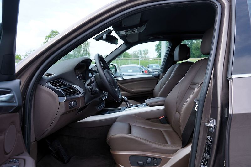 BMW X5 4.0d xDrive/kůže/7míst/55.000k - fotka 23 z 44