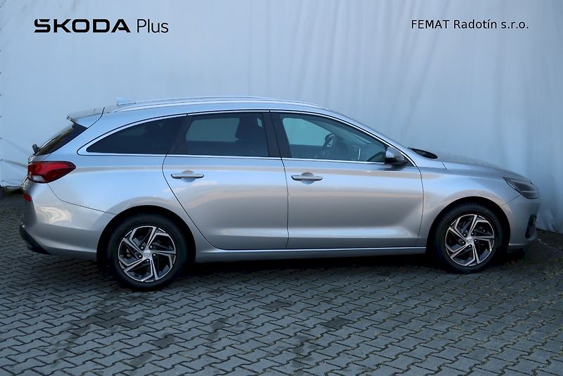 Hyundai i30 (2023) SW Smart 1,0 T - GDI DCT7 88 k - fotka 3 z 35