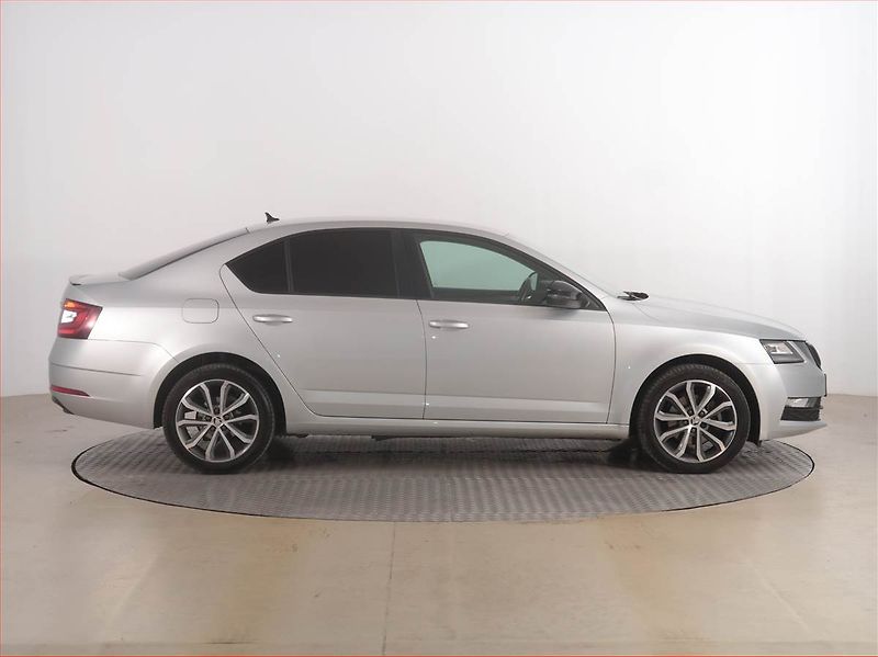 Škoda Octavia (2019) 1.5 TSI, Automat, Tempomat - fotka 6 z 19