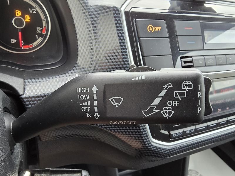 Volkswagen up! CNG KAMERA + DIGIKLIMA ČR - fotka 23 z 33