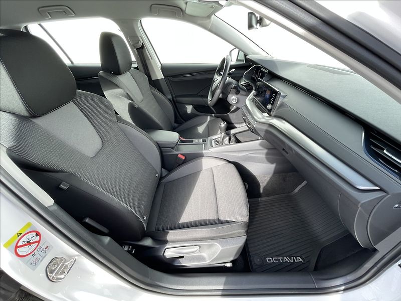 Škoda Octavia 1,5 TSI Combi Ambition Plus - fotka 18 z 23