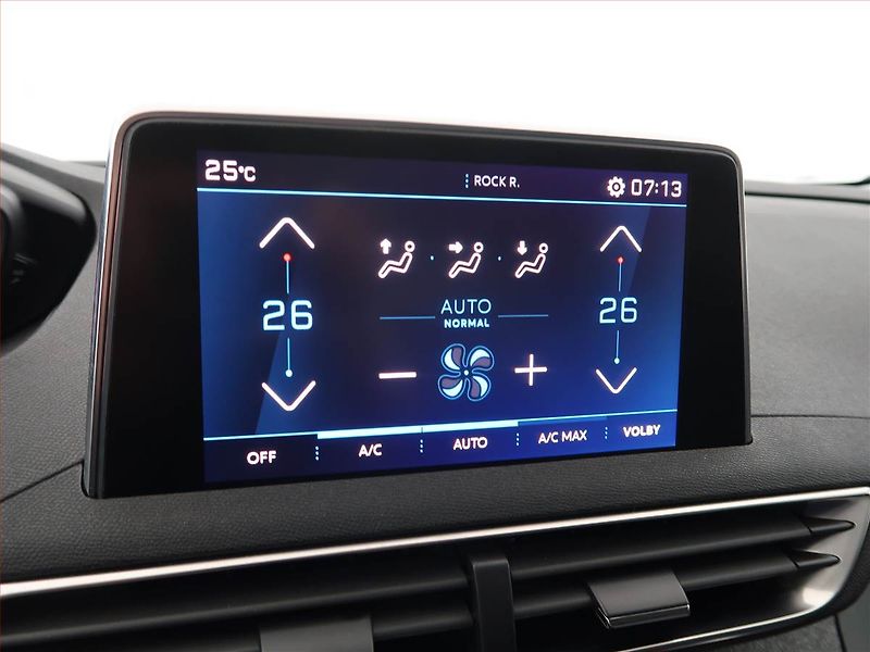 Peugeot 3008 (2019) Allure Pack 1.6 PureTech - fotka 16 z 21