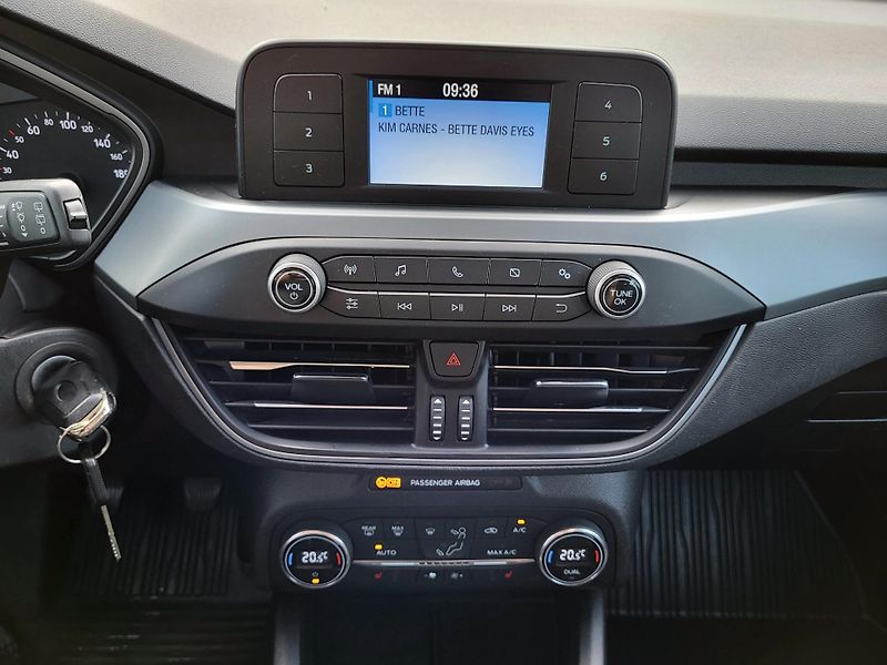 Ford Focus TREND 1.0 EcoBoost 92kW kombi - fotka 12 z 43