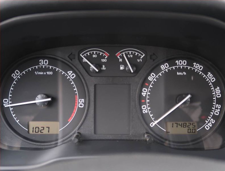 Škoda Octavia (2010) Ambiente 1.9 TDI , nová STK - fotka 11 z 16