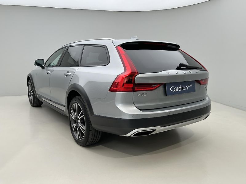 Volvo V90 CC D5 AWD PRO AUT - fotka 10 z 41