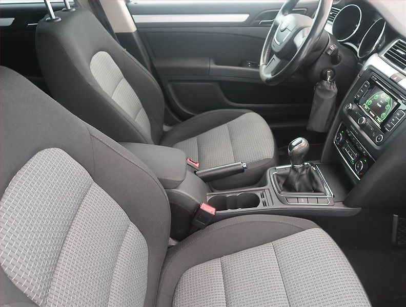 Škoda Superb (2012) 2.0 TDI, Serv.kniha, Tempomat - fotka 9 z 13