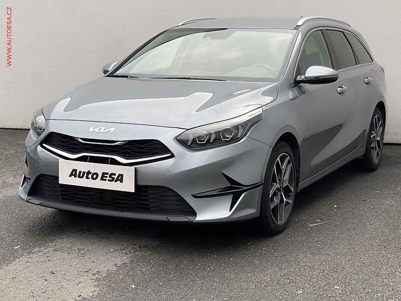 Kia Ceed (2023) 1.5 T-GDi, 1.maj,ČR, TOP - fotka 3 z 18