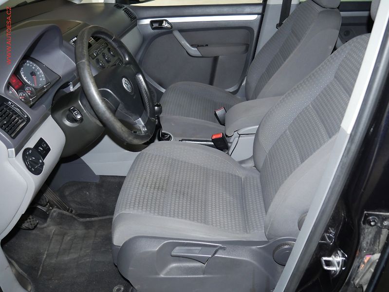 Volkswagen Touran (2007) 2.0 TDi, Bixen, výhřev sed - fotka 9 z 18