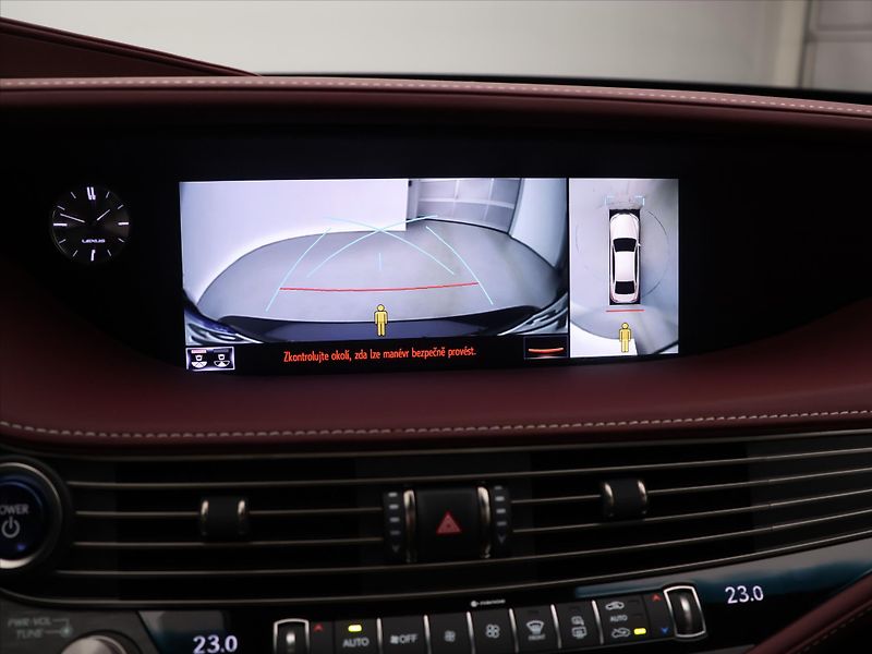 Lexus LS 500h 3,5 HEV 220kW Aut. 4x4 CZ - fotka 28 z 41