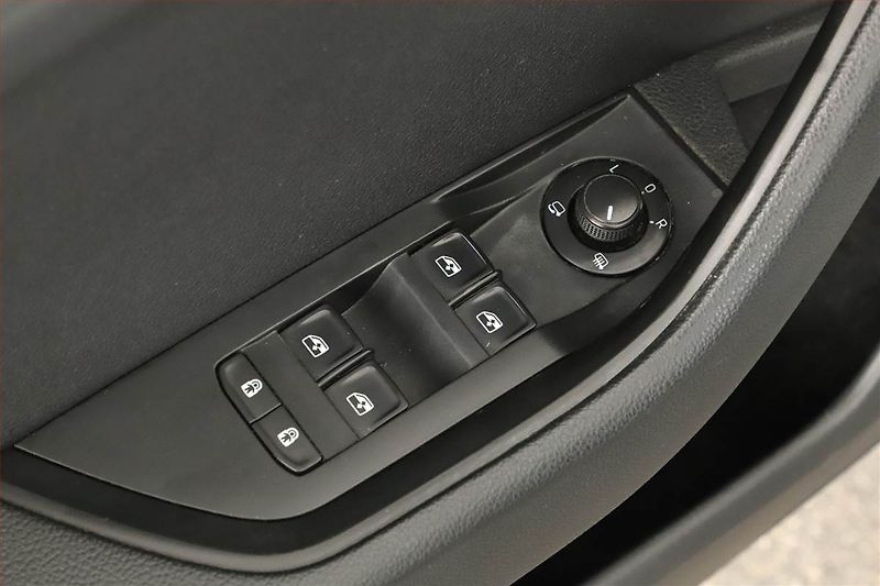 Škoda Superb (2018) 2.0 TDI, Automat, Navi - fotka 10 z 15