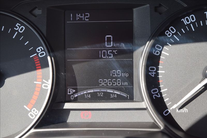 Škoda Fabia 1,0 MPI 55KW PO SERVISE VÝHŘEV - fotka 27 z 43
