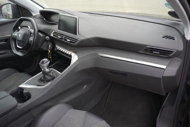 Peugeot 5008 (2020) 5008  1,2I 96 kW ALLURE 7 MÍST - fotka 25 z 32